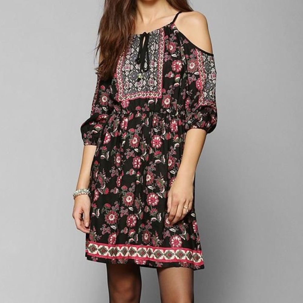 UO Staring-at-Stars-Cold-Shoulder Dress